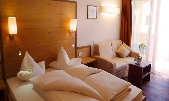 Burgusio Apartment | Room 'Moriggl Zimmer Seilschaft' with Mountain View, Shared Terrace and Wi-Fi
