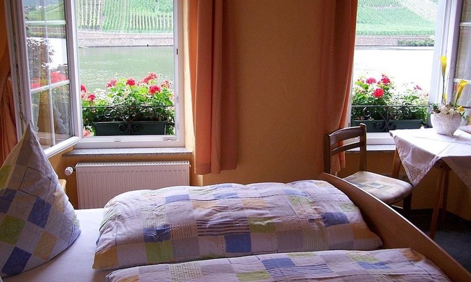 Briedern Apartment | Room 'Small Double Room 3' with Lake View, Shared Terrace and Wi-Fi