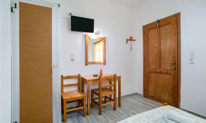 Logaras Apartment | Room 'Studio 4' with Mountain View, Wi-Fi and Air Conditioning