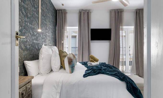 Alcala del Valle Apartment | Room 'Suite Diamante' with Mountain View, Shared Terrace and Wi-Fi