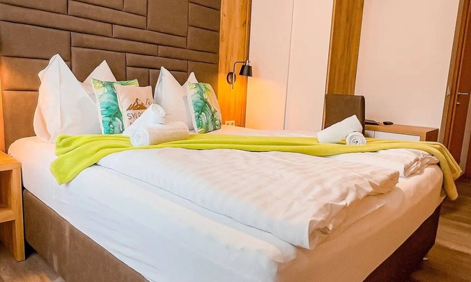 Sankt Michael im Lungau Apartment | Room 'Sylpaulerhof-Dz Deluxe 82' with Mountain View and Wi-Fi