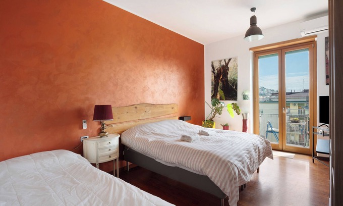 Salerno Apartment | Room 'Tripla Con Balcone' with Mountain View, Wi-Fi and Air Conditioning