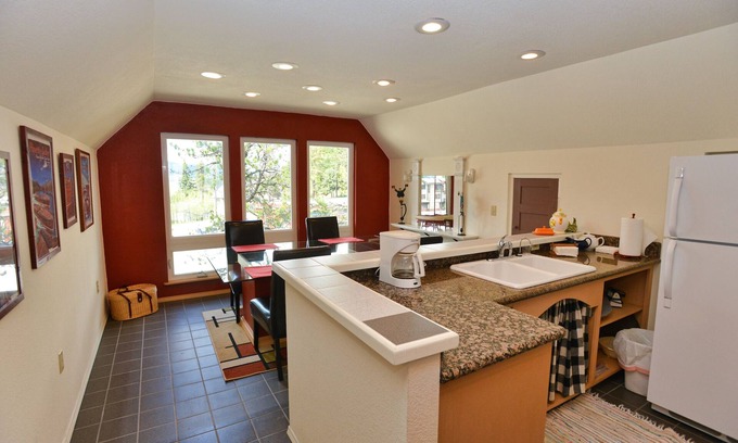 McCall House | Room with a View - Walk to Downtown Restaurants - Payette Lake - Shopping and Beach