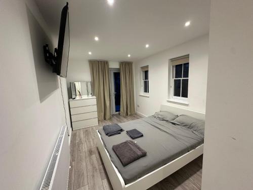 Westbourne House | room with great access to central London