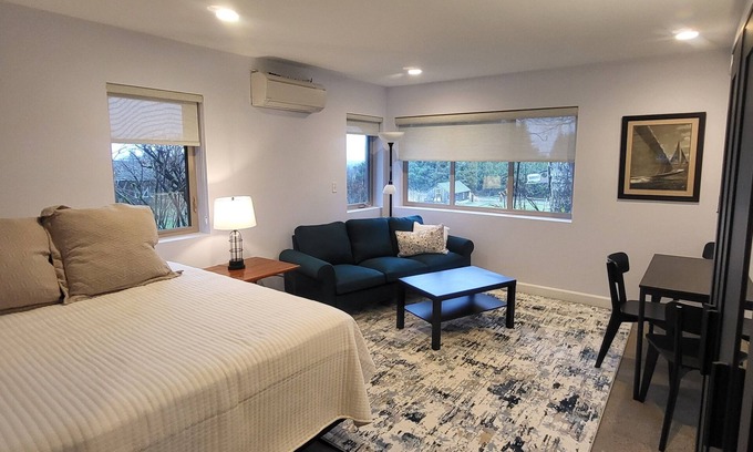 Bellingham Apartment | Room with private entrance, WiFi and AC in lovely Bellingham