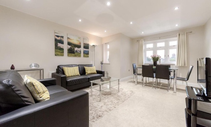 Esher Apartment | Roomspace Serviced Apartments - Kinnaird Court