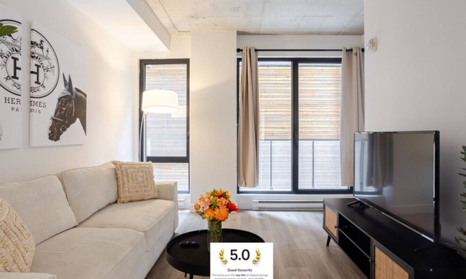 Cite Multimedia Apartment | Roomy 1BR Getaway | MTL Old Port