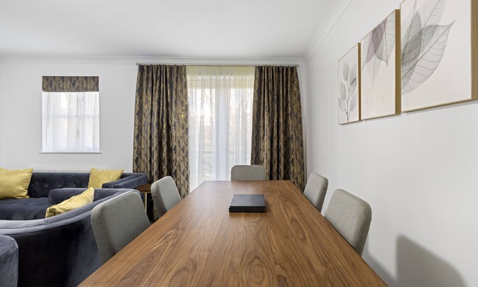 Hale Apartment | Roomy 3 bedroom house, 2 baths Mill Hill