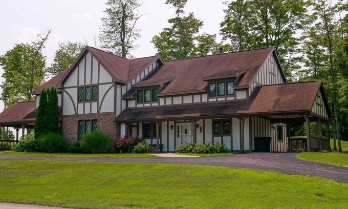 Clymer Condo | Roomy Beautiful Golf/Ski Condo