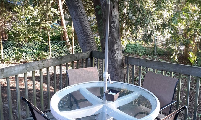 Sauble Beach Cottage | Roomy cottage close to Sauble's main beach!