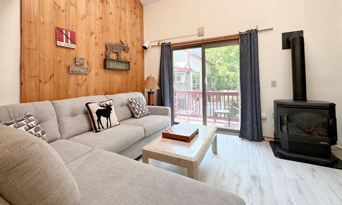Bartlett Condo | Roomy Family Getaway at base of White Mountains - Sleeps 7!