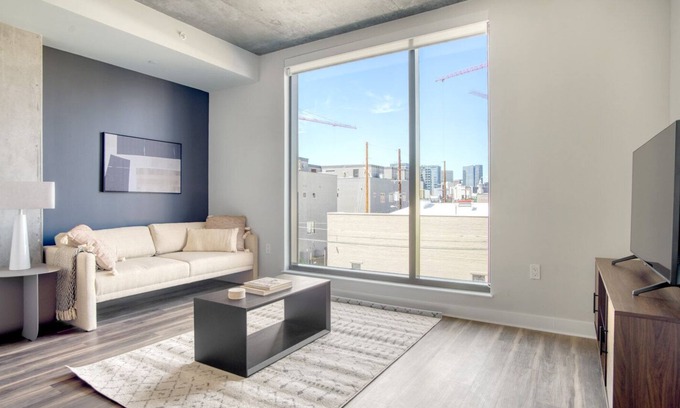 Golden Triangle Apartment | Roomy Golden Triangle 1BR w/ Pool, Gym & W/D, next to Park, by Blueground