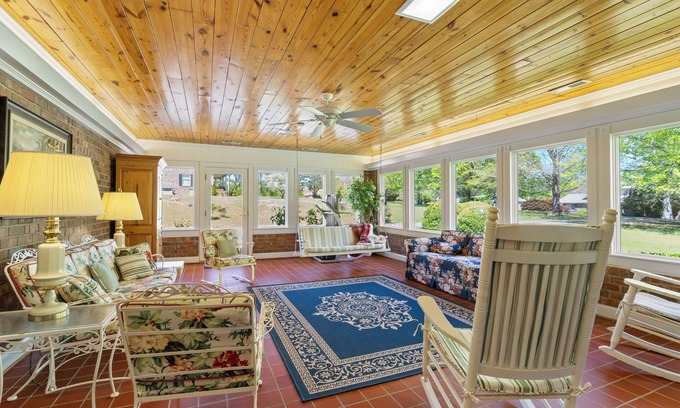 Athens - Sweetwater House | Roomy - Sunroom - Near Wedding Venues - 9 Acres