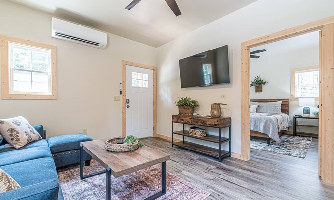 Dahlonega House | Roost Retreat-1BR/1BA near Amicalola Falls, Kitchenette, Mtn view, Fire Pit