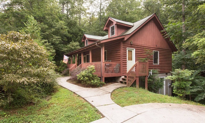 Hendersonville Cabin | Rooster Ridge A Sensational Cabin Get Away/near Chimney Rock
