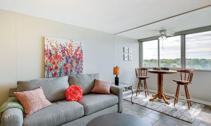 Mid America Condo | ‘Rory’s Roost’ Hot Springs Condo on Lake Hamilton!
