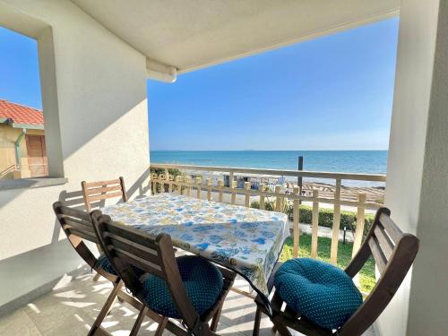 Castiglione della Pescaia Apartment | Rosanna, terrazza vista mare, 2 camere, clima e 2 posti auto a soli 50 m dal mare! by Alfareal