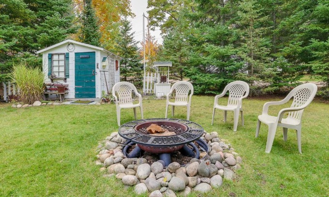 Higgins Lake House | Roscommon Cottage - Walk to Higgins Lake!