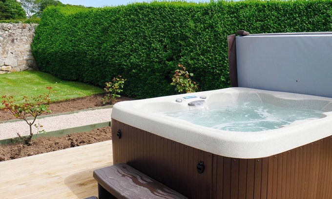Pittenweem Cottage | Rose Cottage, 2 Bedrooms with Hot Tub