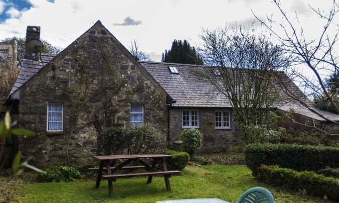 Rhyd-y-clafdy Cottage | ROSE COTTAGE, pet friendly, character holiday cottage in Pwllheli