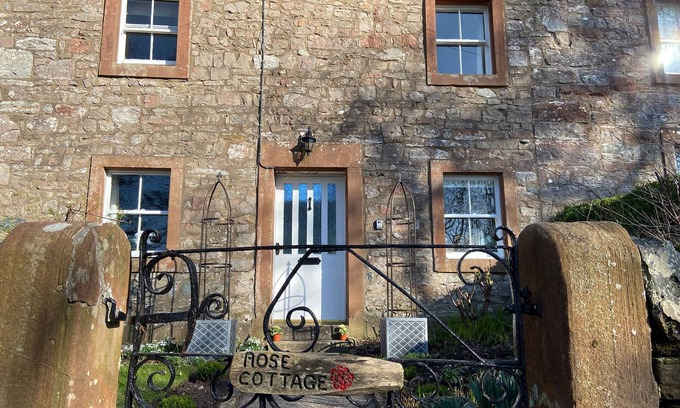King's Meaburn House | ROSE COTTAGE, pet friendly, with open fire in Appleby-In-Westmorland