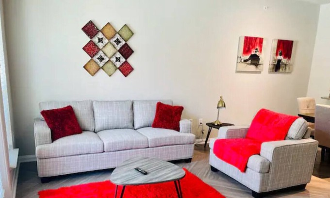 Pearland Apartment | Rose ~ Elegant 1 Bedroom ~ Pool View ~Shopping Center!!