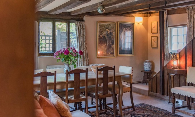 Biddenden Cottage | Rose Garden - a holiday let that sleeps 4 guests in 2 bedrooms
