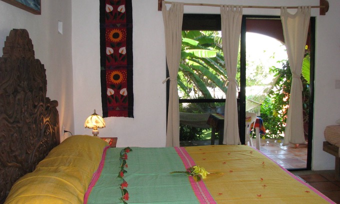 Troncones House | ROSE SUITE AT CASA DELFIN SONRIENTE
