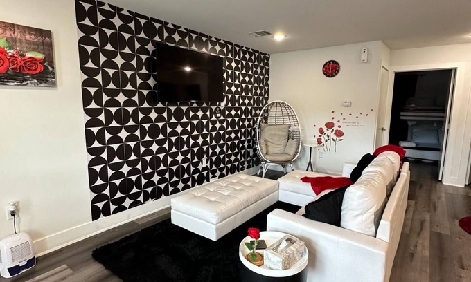 Old East Dallas House | Roseate 2BR Downtown