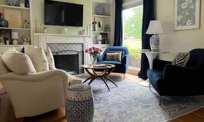 Rosebank House | Rosebank Retreat. 2 King size beds, Clawfoot Tub in the heart of East Nashville