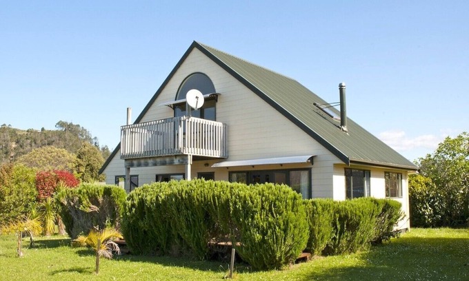 Hahei Cottage | Rosemary Cottage - Hahei Holiday Home