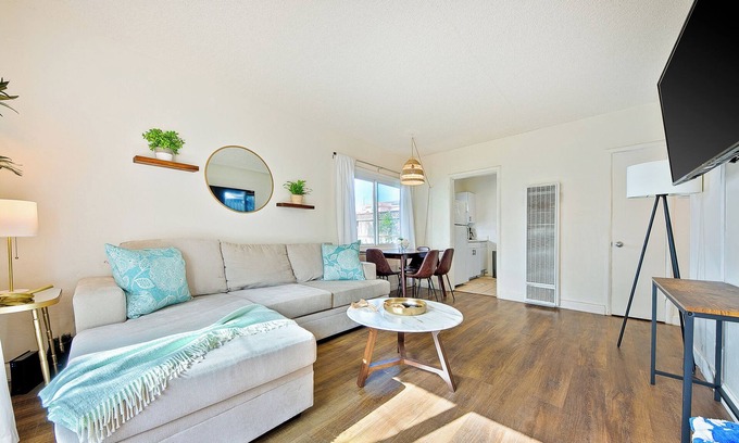 Beach Barber Tract House | Rosemont Retreat-close to beach
