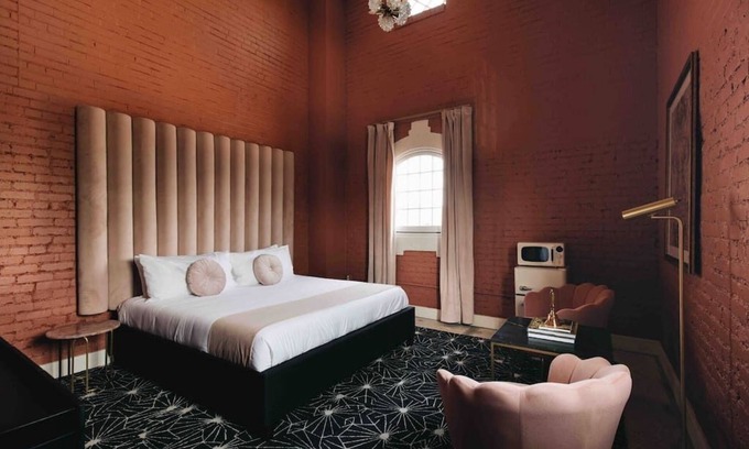 Tyler Park Hotel | Rosewood Suite 202 at The Bellwether Hotel