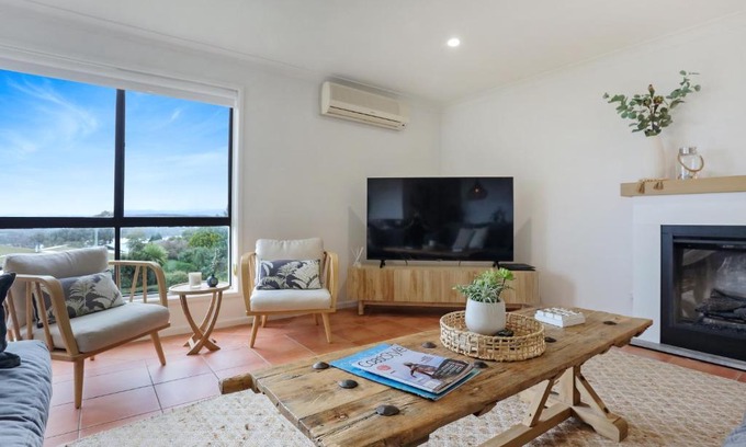 Merimbula House | Rosie's Seaview-Lake to ocean view