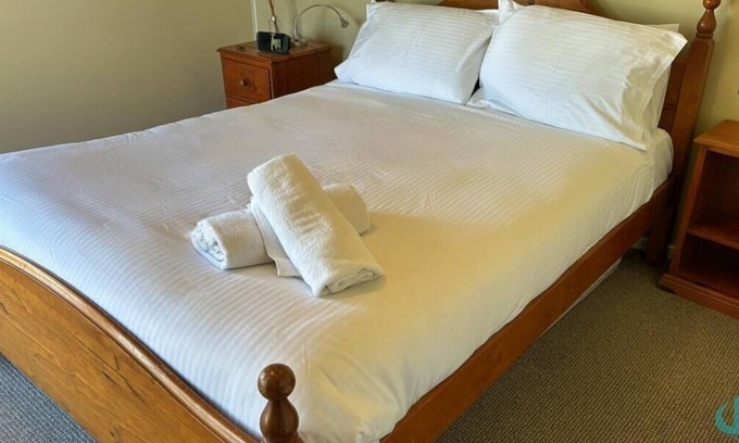 Caves Beach House | Rosies Family Spa Retreat - dogs on request