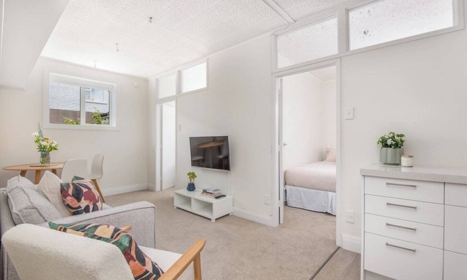 Dunedin Apartment | Roslyn Retreat: Garden 2-Bed Suite + Kitchenette