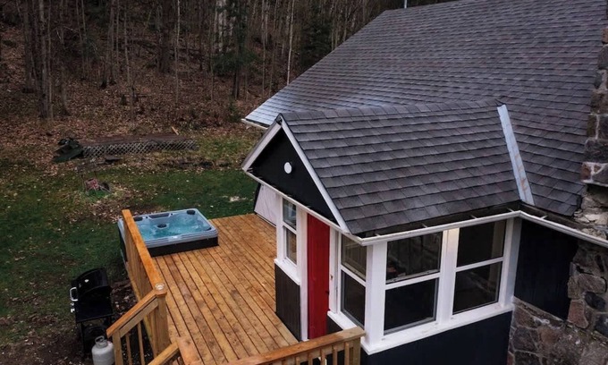 Muskoka Lakes House | Rosseau Retreat With Hot Tub
