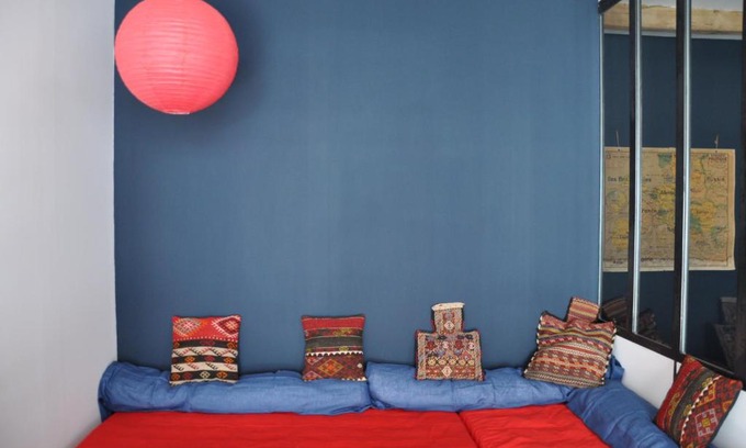 Meze Apartment | Rouge Pompon