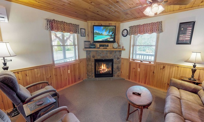 Sabinsville Cabin | Rough Cut Lodge - Suite 6