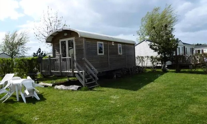 Merville-Franceville-Plage Cabin | Roulotte (2 bedrooms) sleeps 4