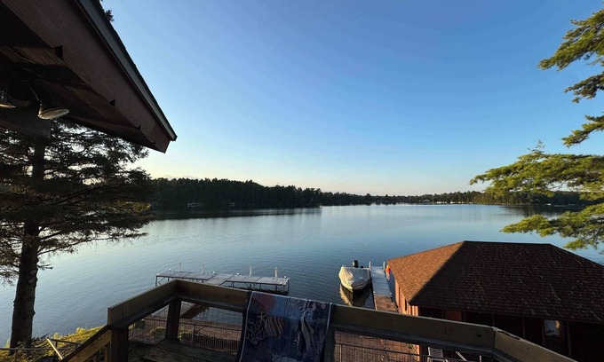Hayward House | Round Lake - Upscale - Private - 6Bdrm - 500+ft Lakeshore Retreat