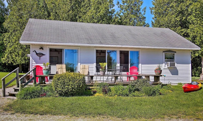 Rowleys Bay Cottage | Rowleys Bay Cottage w/Grill Near Fall Foliage