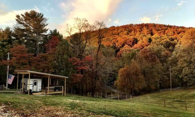 Suches House | Roxy - Cozy Camper at Suches Wilderness Ranch
