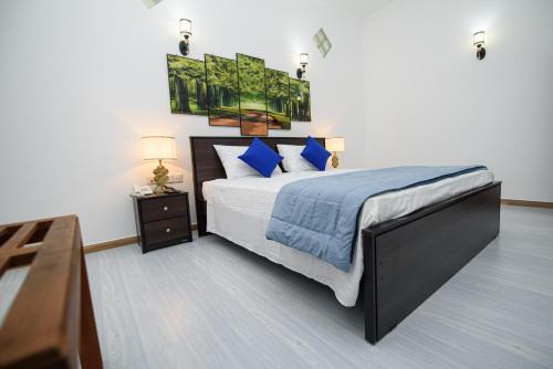 Udunuwara Hotel | Royal Blu