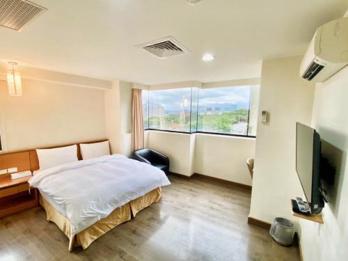 East District Hotel | Royal Business Hotel (Self Check-in)