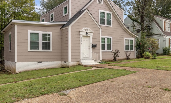 Fondren House | Royal Chateau in the heart of Fondren!