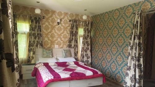 Srinagar House | Royal Chinar Residency