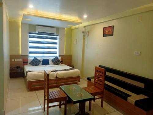 Cherplassery Hotel | Royal Plaza Residency