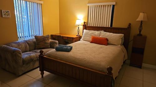 Miami Springs House | Royal Poinciana Stay