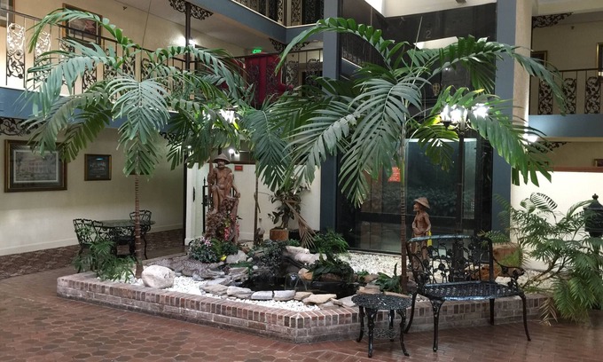Lobdell/Woodale Hotel | Royal Suites